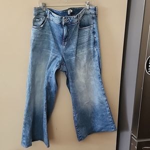 Torrid wide leg crop size 16